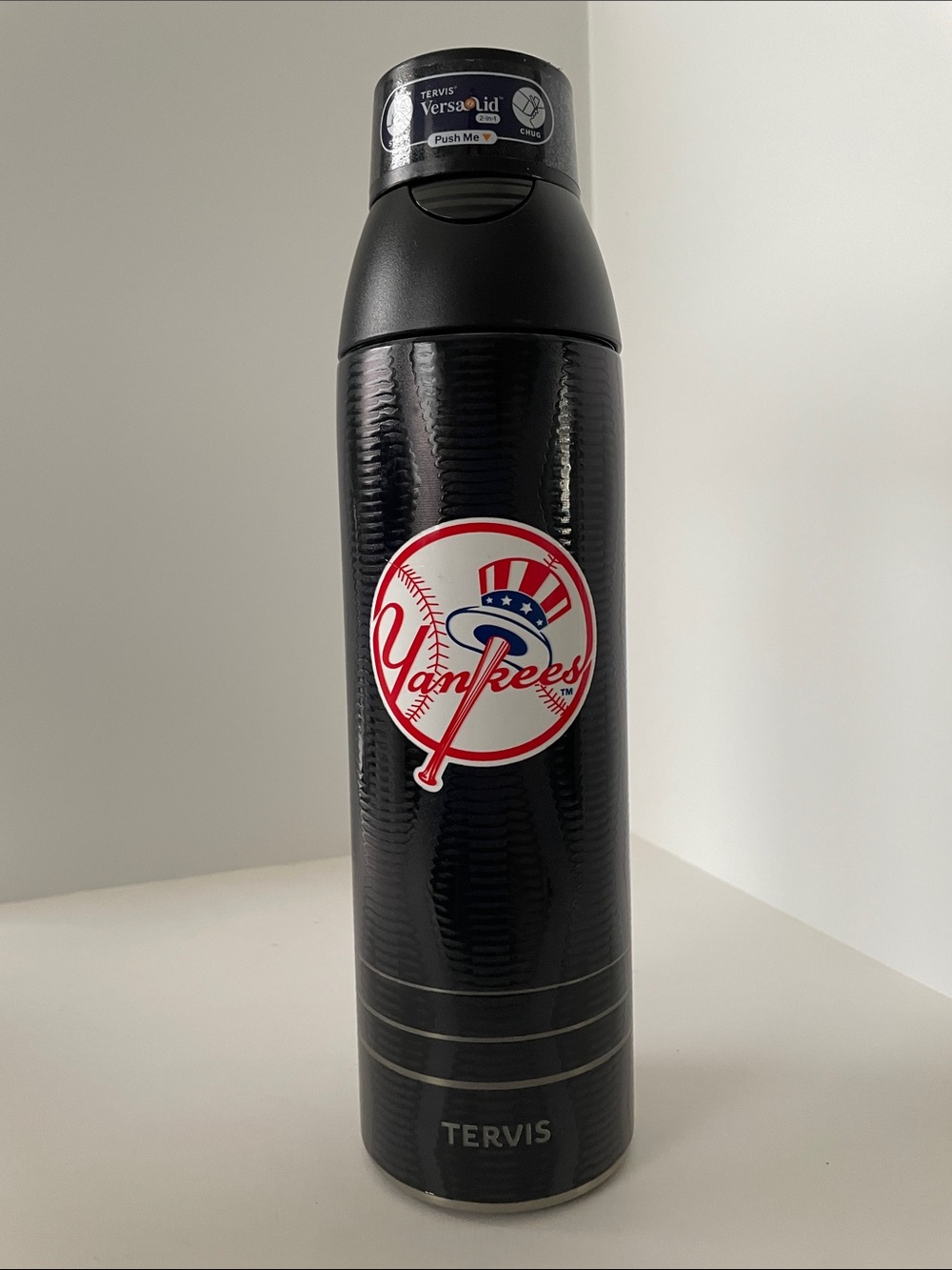 Tervis Venture NY Yankees Stainless Steel Water Bottle 26oz 2-in-1 VersaLid
